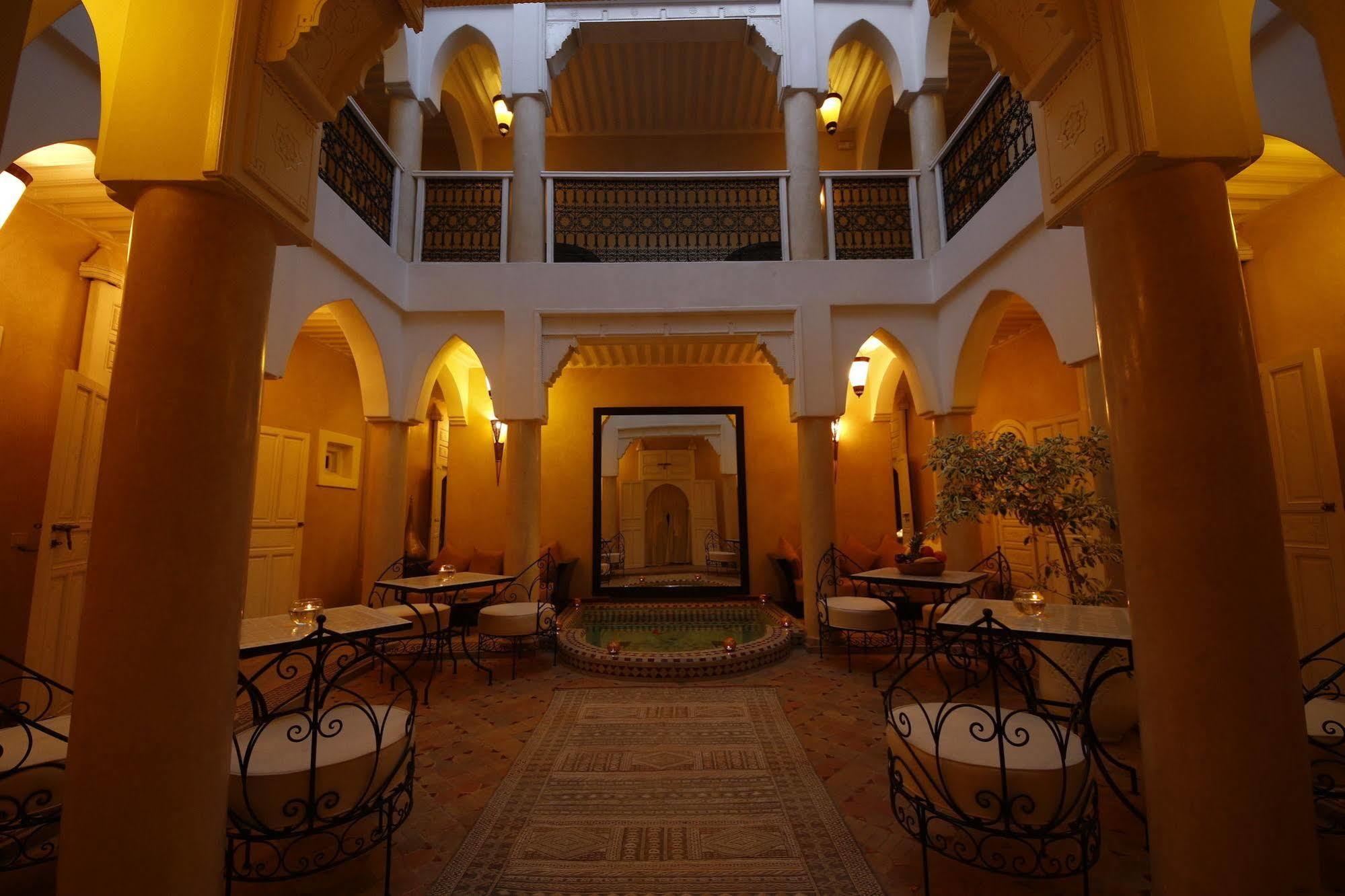 Riad Awinati Location Privatisee ,Piscine Chauffee , Beau Rooftop Hotel Marrakesh Exterior photo